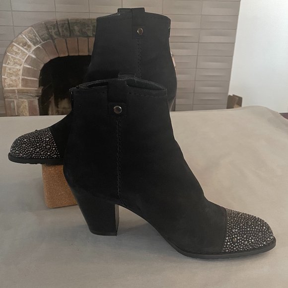 Stuart Weitzman Studgal Studded Cap Toe nubuck leather Ankle Boots 10M - Picture 7 of 12